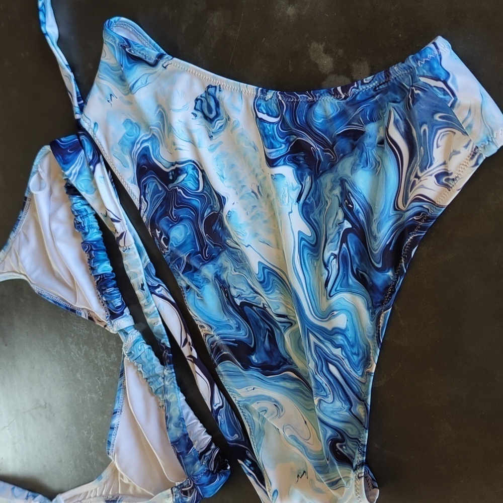 Amazing blue marble bikini - Picture 4 of 6